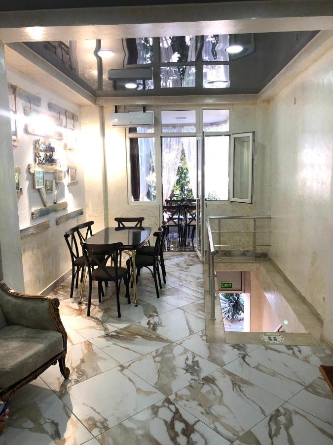 Hotel Dolphin Μπατούμι Εξωτερικό φωτογραφία