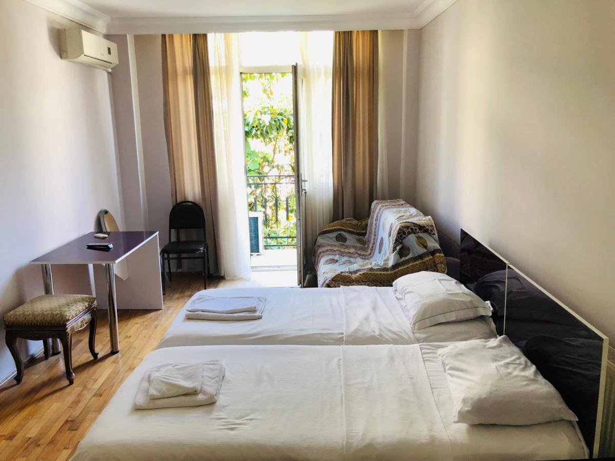 Hotel Dolphin Μπατούμι Εξωτερικό φωτογραφία